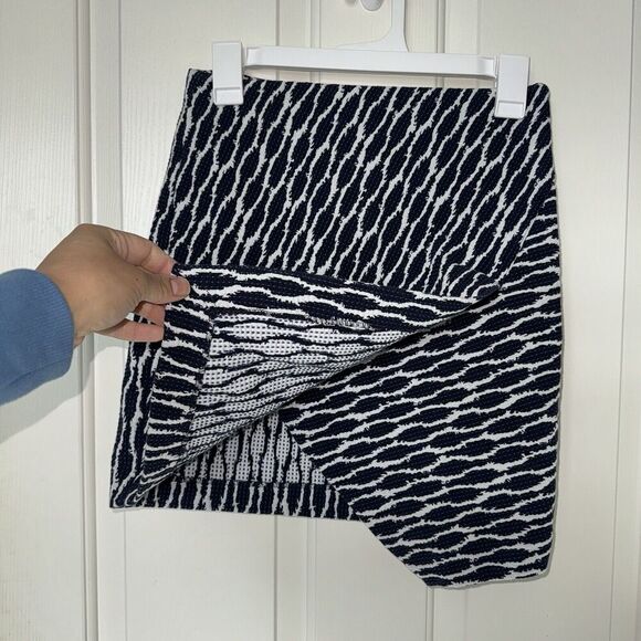 Ann Taylor Loft Women's Tulip Mini Skirt XS Navy White Geometric Pattern Casual - Picture 3 of 8